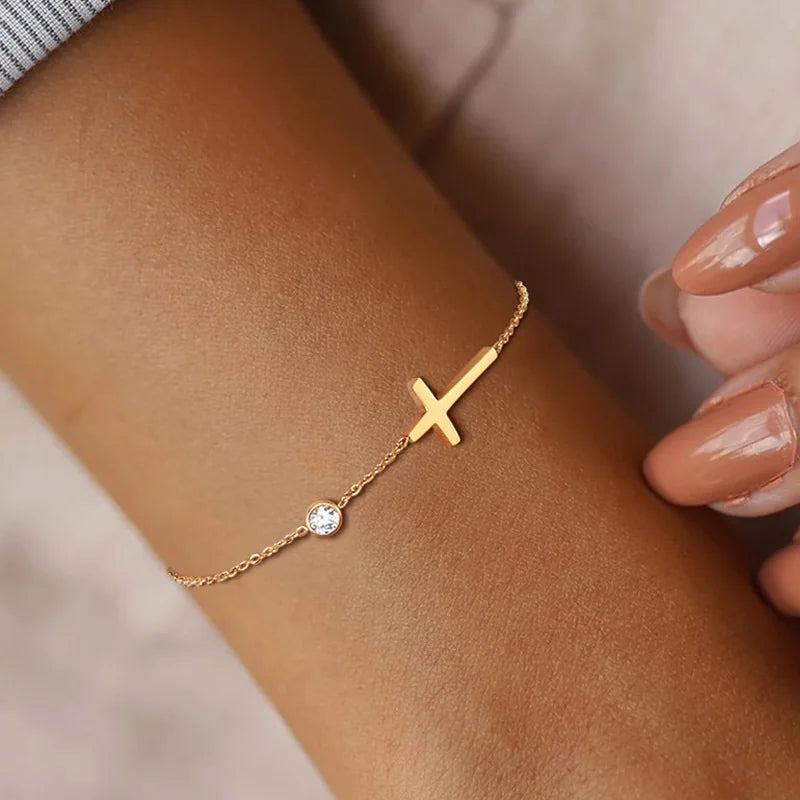 Bracelet avec une Petite Croix