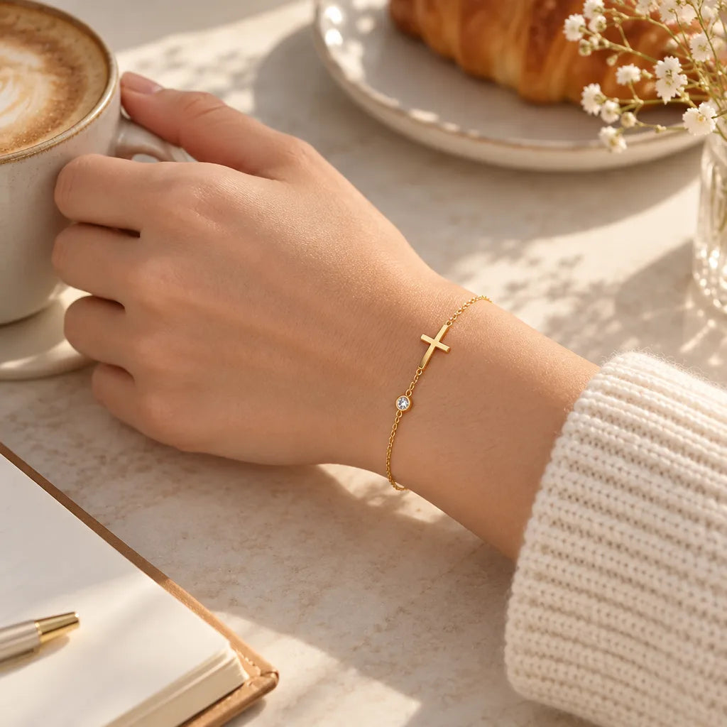 Bracelet avec une Petite Croix